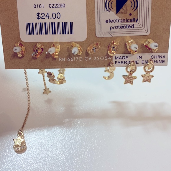 Urban Outfitters Gold Earrings Set - Picture 4 of 4